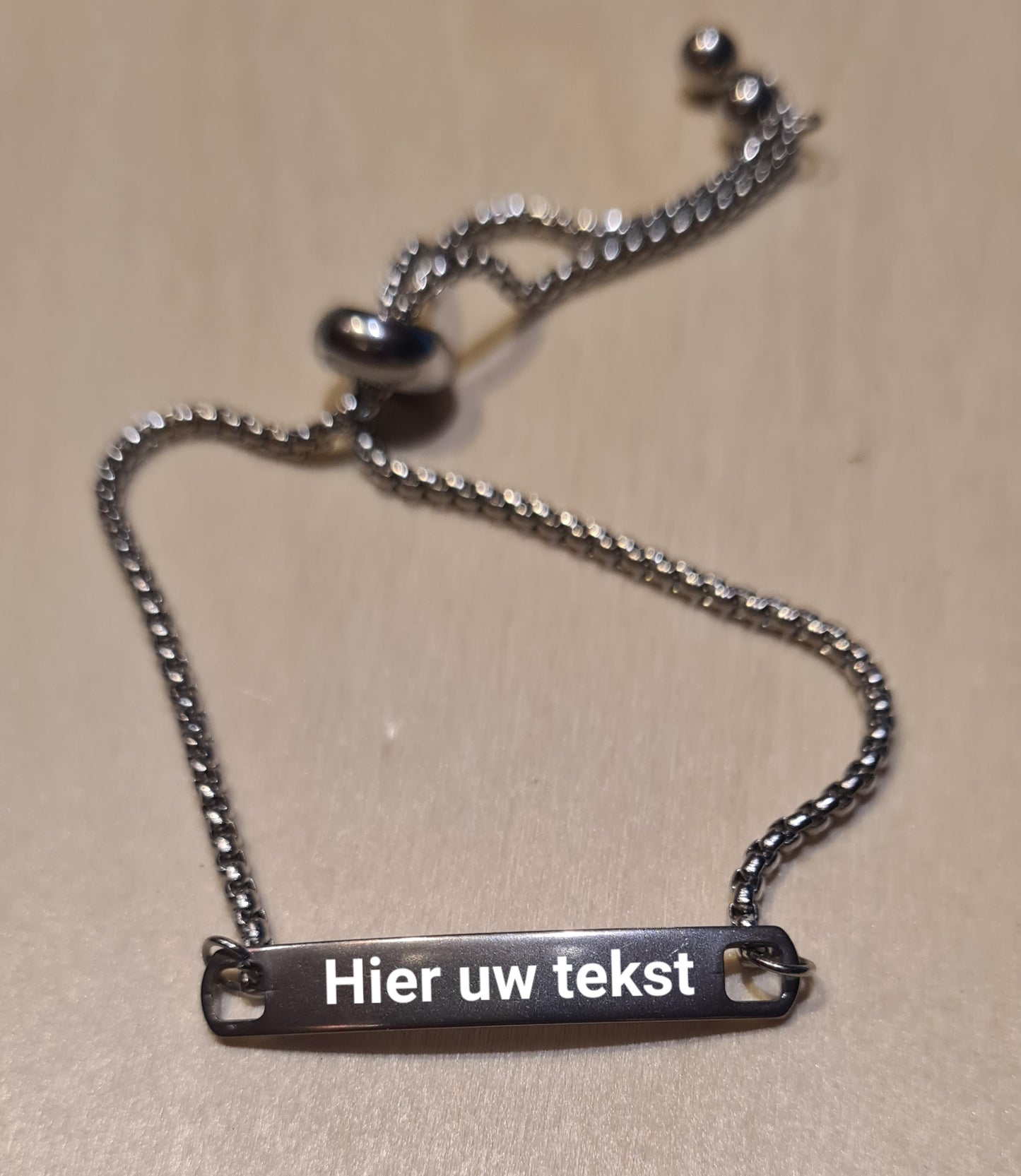 Arm- of enkelband met je eigen tekst.