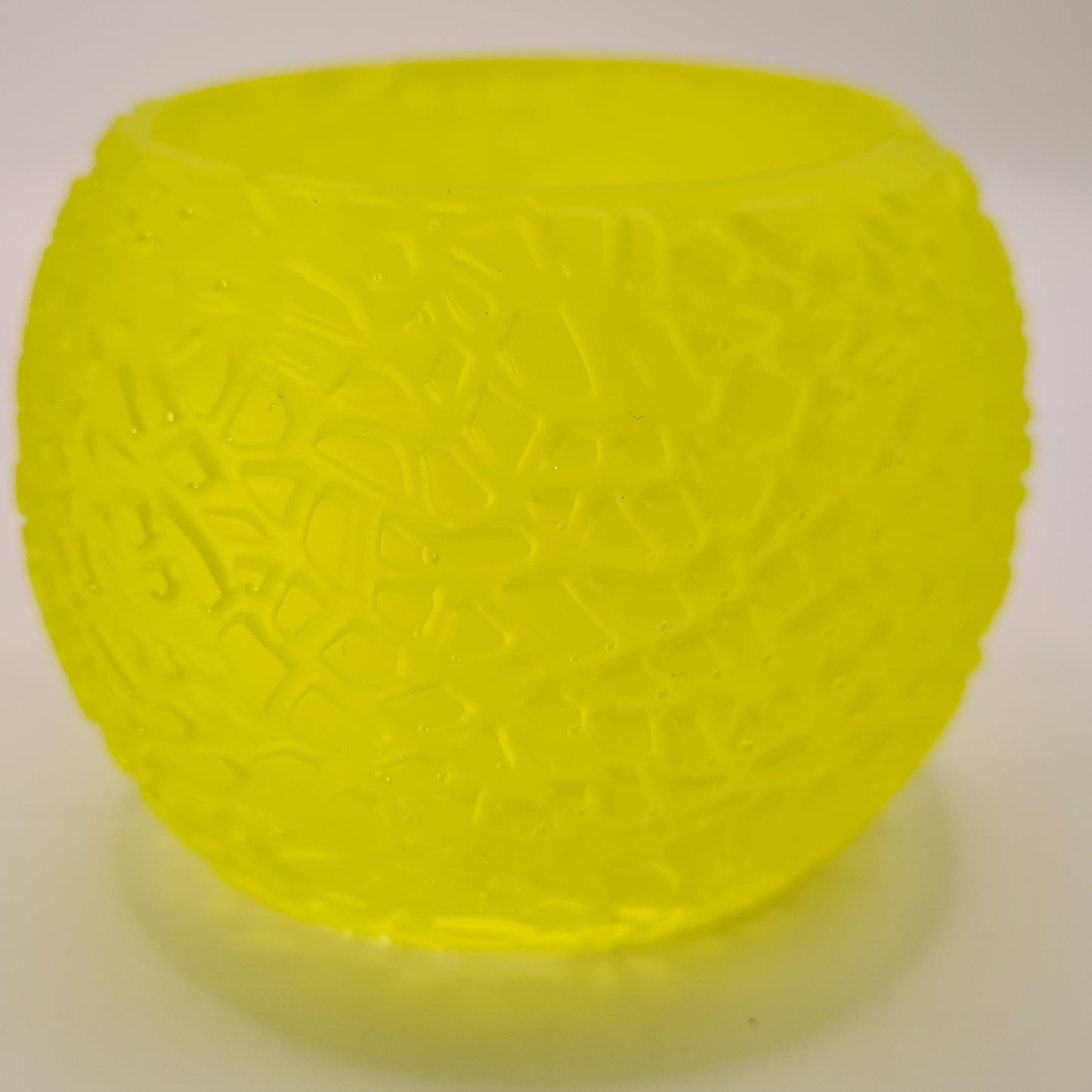 Cachepot in hars - zonnig accent voor elk interieur.